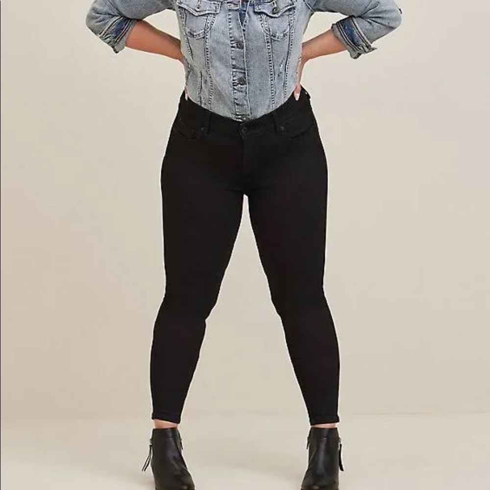 Gently Worn Torrid Bombshell Skinny Jeans
